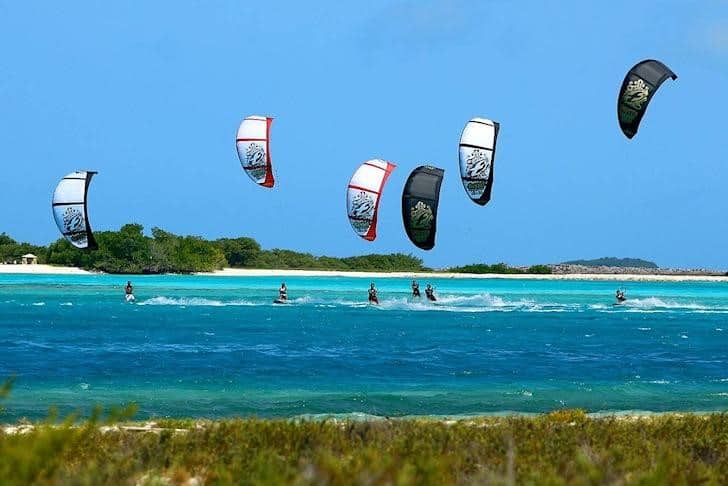 A BEGINNER'S GUIDE TO KITE SURFING - Yakima NZ